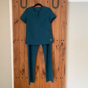 Figs scrub set - small top, small-tall bottoms